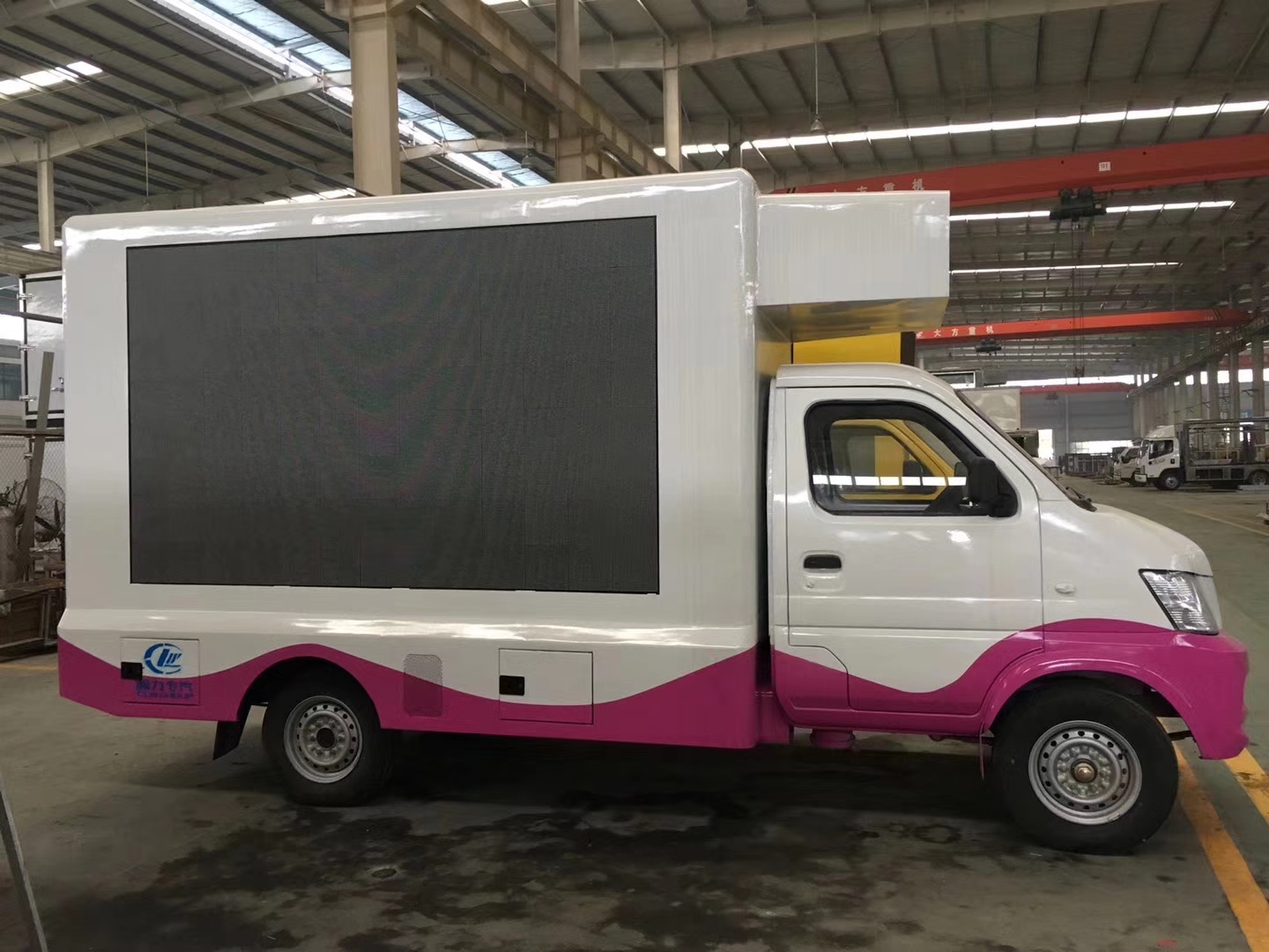 最新廣告車，駛向成功的自信成就之旅