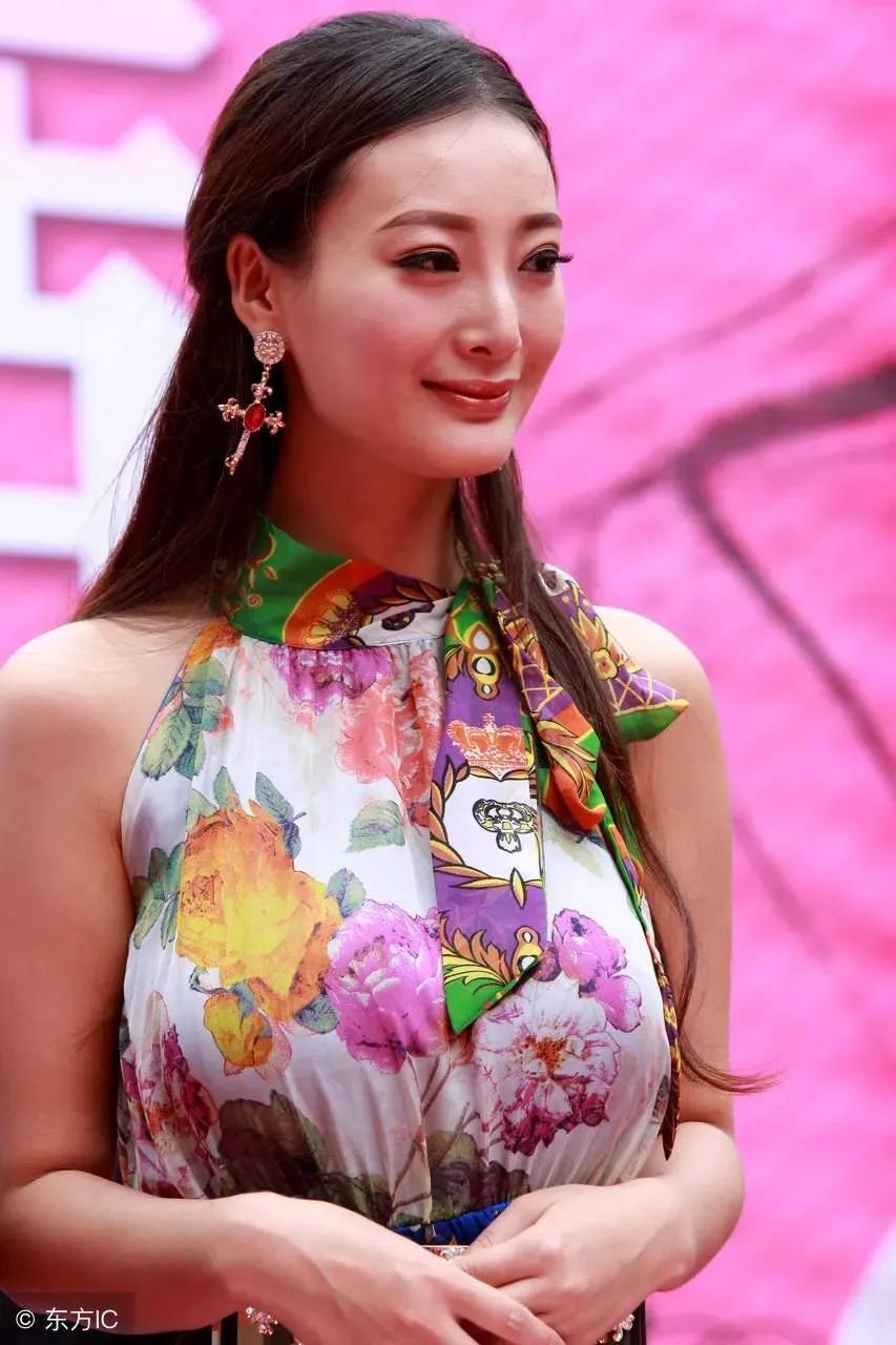 王李丹妮最新寫真，展現(xiàn)自信魅力與力量之美